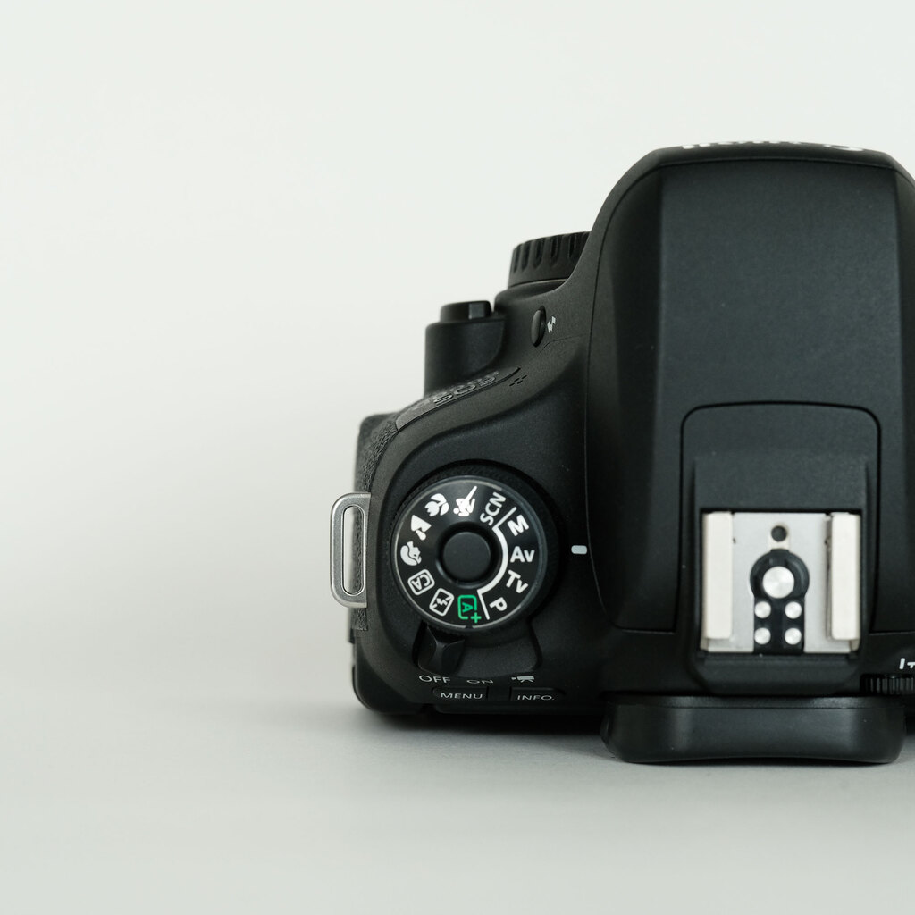 Canon EOS 8000D Canon EOS 8000D