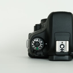 Canon EOS 8000D Canon EOS 8000D