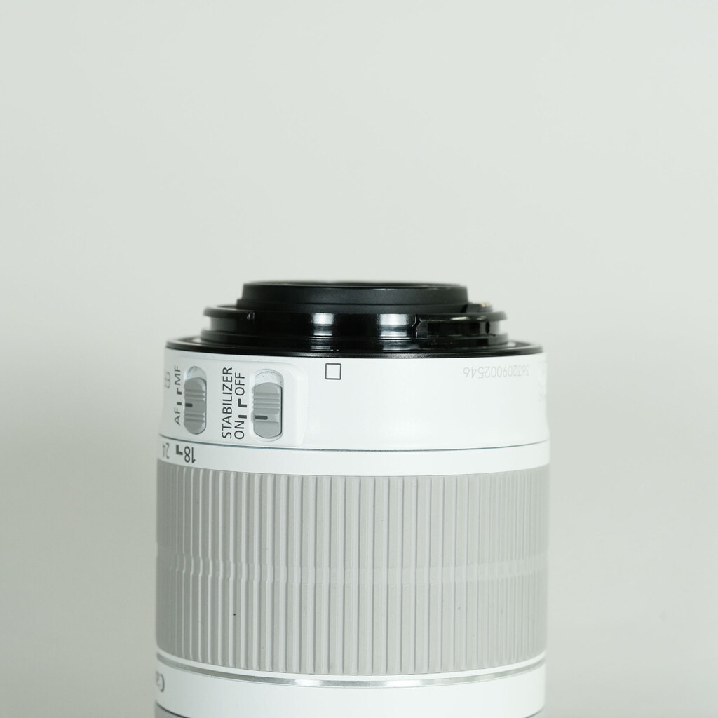 Canon EF-S18-55mm F3.5-5.6 IS STM ホワイト