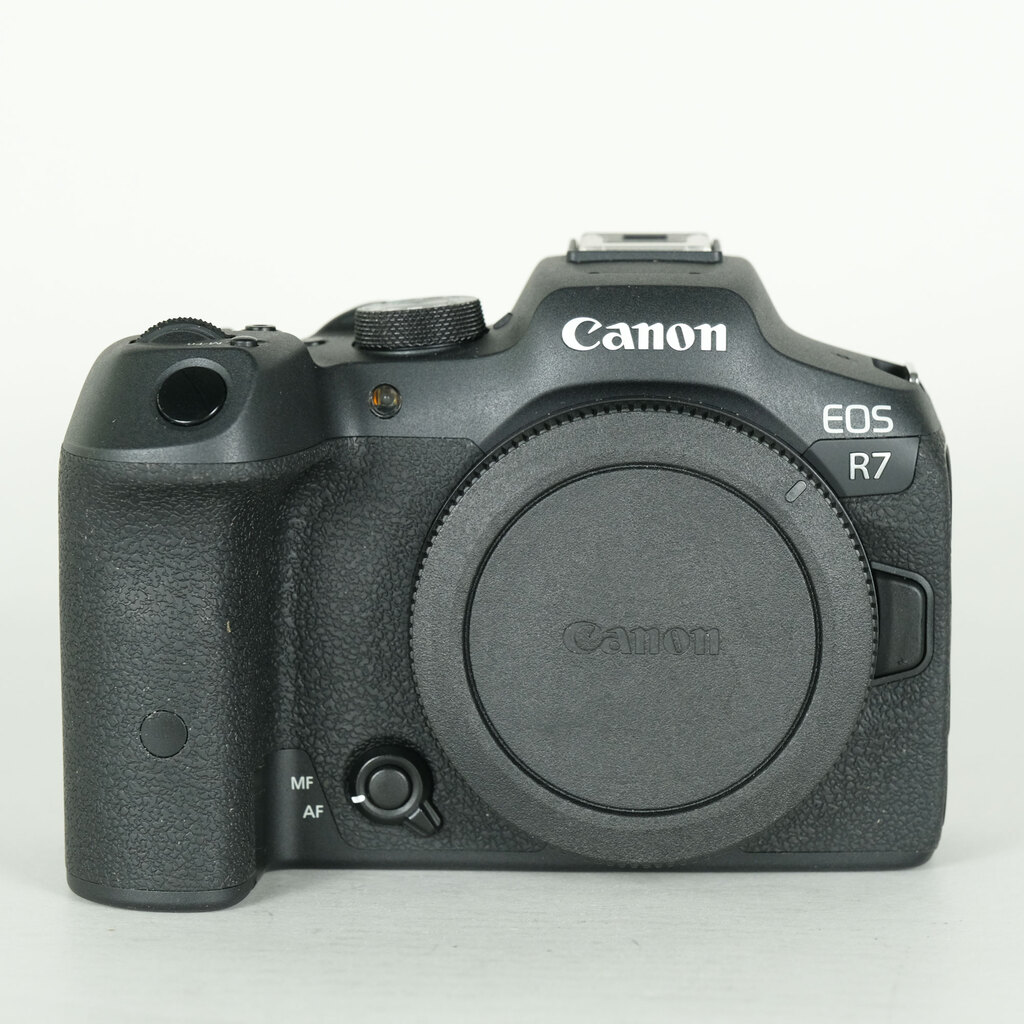 Canon EOS R7 Canon EOS R7
