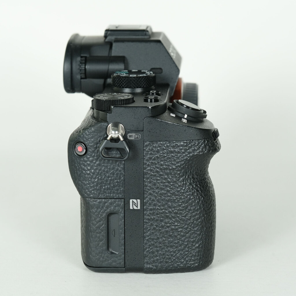 SONY α7 II（ILCE-7M2）の出品 | ONE SCENE（ワンシーン）