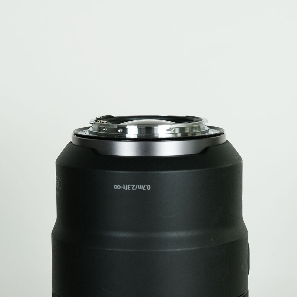 Canon RF135mm F1.8 L IS USM Canon RF135mm F1.8 L IS USM