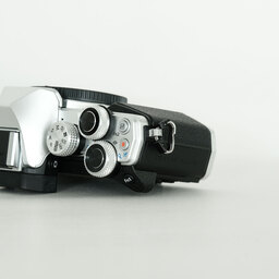 OLYMPUS OM-D E-M10 Mark II