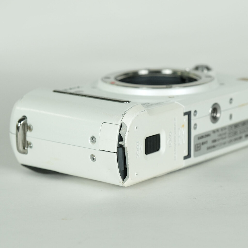 Panasonic LUMIX DMC-GF1 ボディ シェルホワイト
