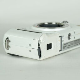 Panasonic LUMIX DMC-GF1 ボディ シェルホワイト