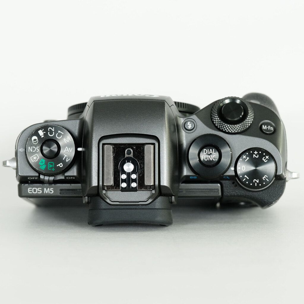 Canon EOS M5