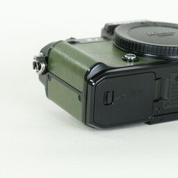 Nikon Z f プレミアムエクステリア張替済み