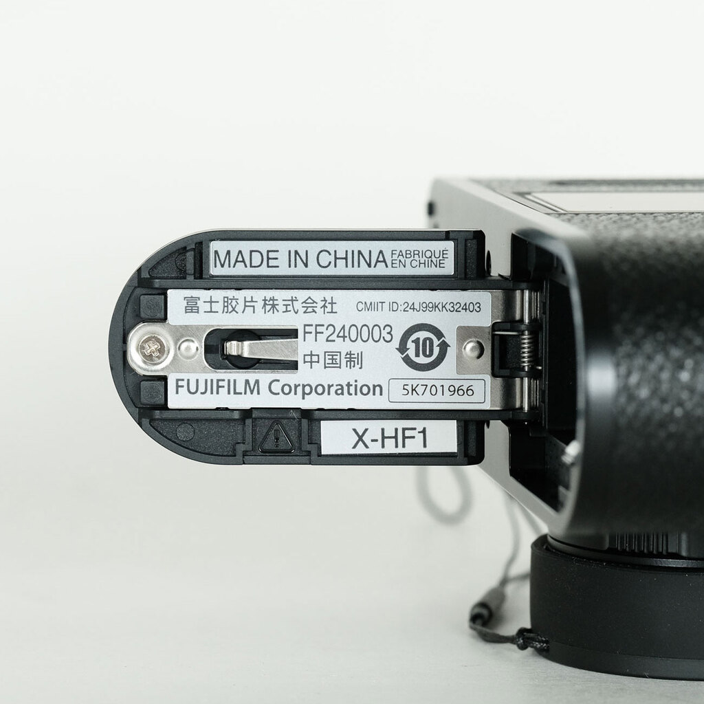 FUJIFILM X half X-HF1