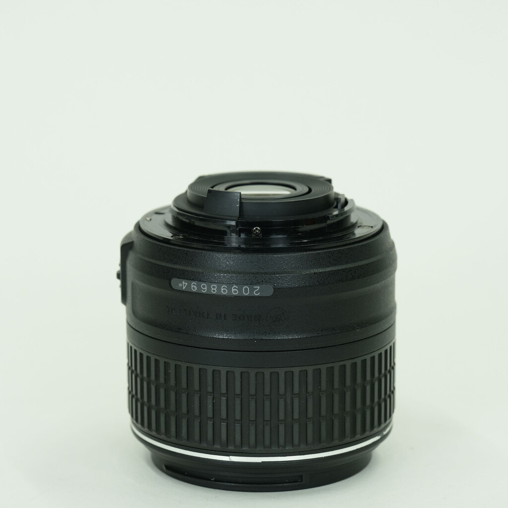 Nikon AF-S DX NIKKOR 18-55mm f3.5-5.6G VR II Nikon AF-S DX NIKKOR 18-55mm f3.5-5.6G VR II