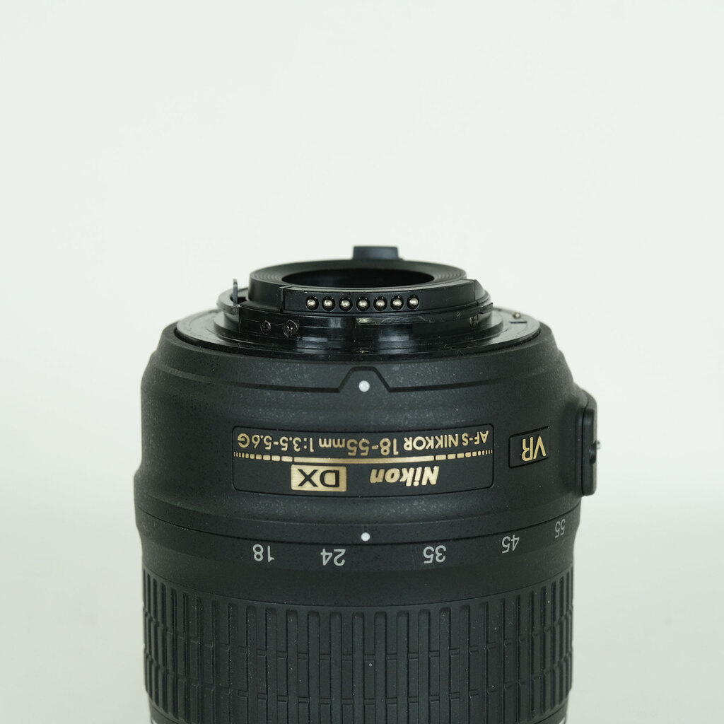 Nikon AF-S DX NIKKOR 18-55mm F3.5-5.6 G VR Nikon AF-S DX NIKKOR 18-55mm F3.5-5.6 G VR