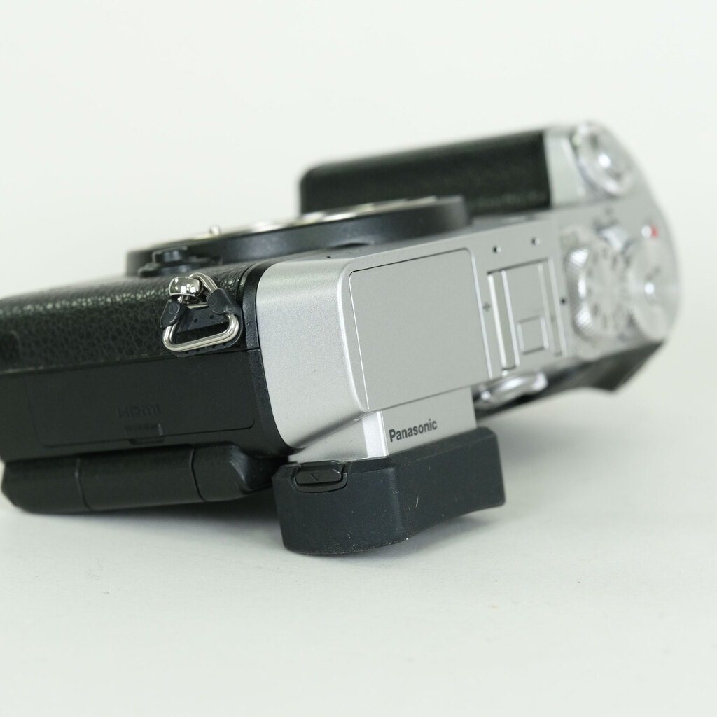 Panasonic LUMIX DMC-GX8 ボディ シルバー