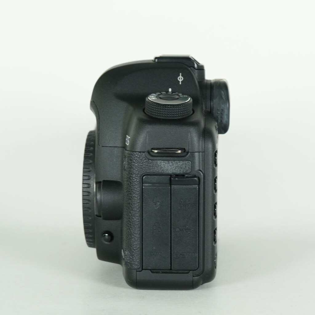Canon EOS 5D MarkII ボディの出品 | ONE SCENE（ワンシーン）