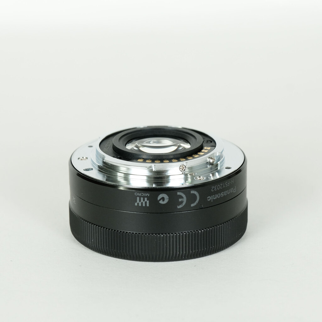 Panasonic LUMIX G VARIO 12-32mm / F3.5-5.6 ASPH. / MEGA O.I.S.