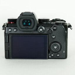 Panasonic LUMIX DC-S5