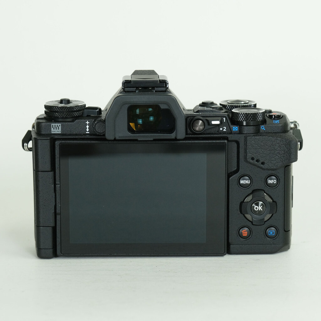OLYMPUS OM-D E-M5 Mark II OLYMPUS OM-D E-M5 Mark II