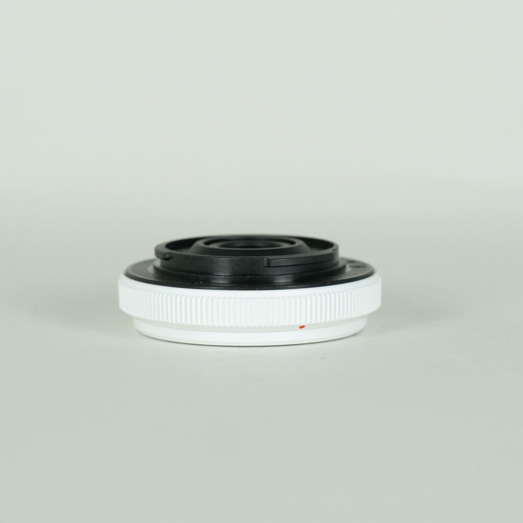 超美品 オリンパス フィッシュアイ カメラレンズ 9mm f8 ホワイト OLYMPUS フィッシュアイボディキャップレンズ（9mm F8.0 FISHEYE