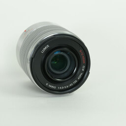Panasonic LUMIX G VARIO 45-150mm / F4.0-5.6 ASPH. / MEGA O.I.S.