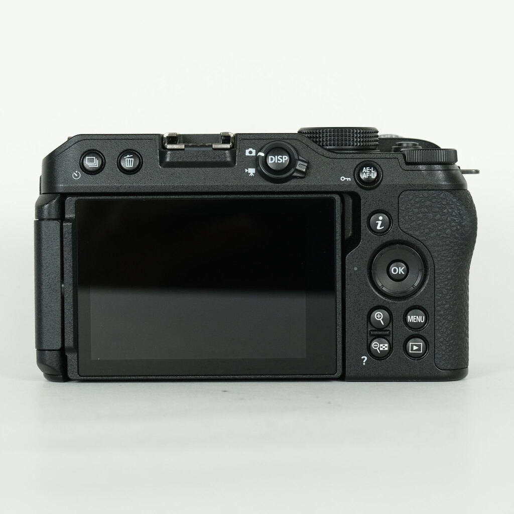 最終値下げ　新品未使用　Nikon Z30 Nikon Z30の出品 | ONE SCENE（ワンシーン）