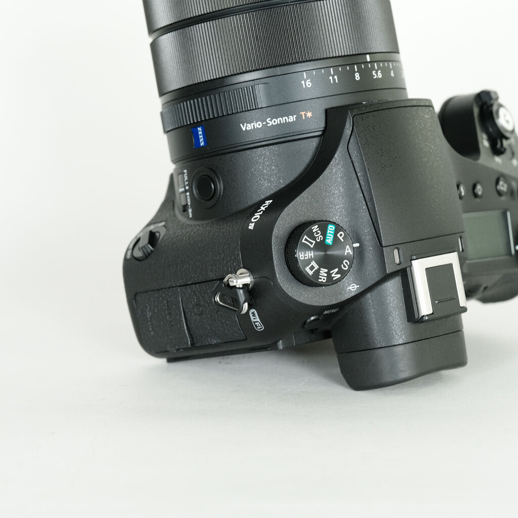 SONY Cyber-shot DSC-RX10M4