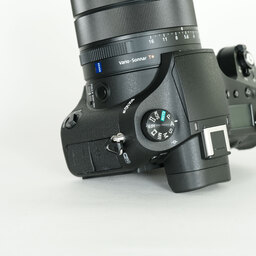 SONY Cyber-shot DSC-RX10M4