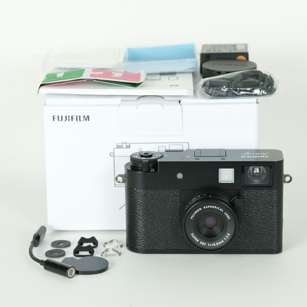 FUJIFILM X half X-HF1