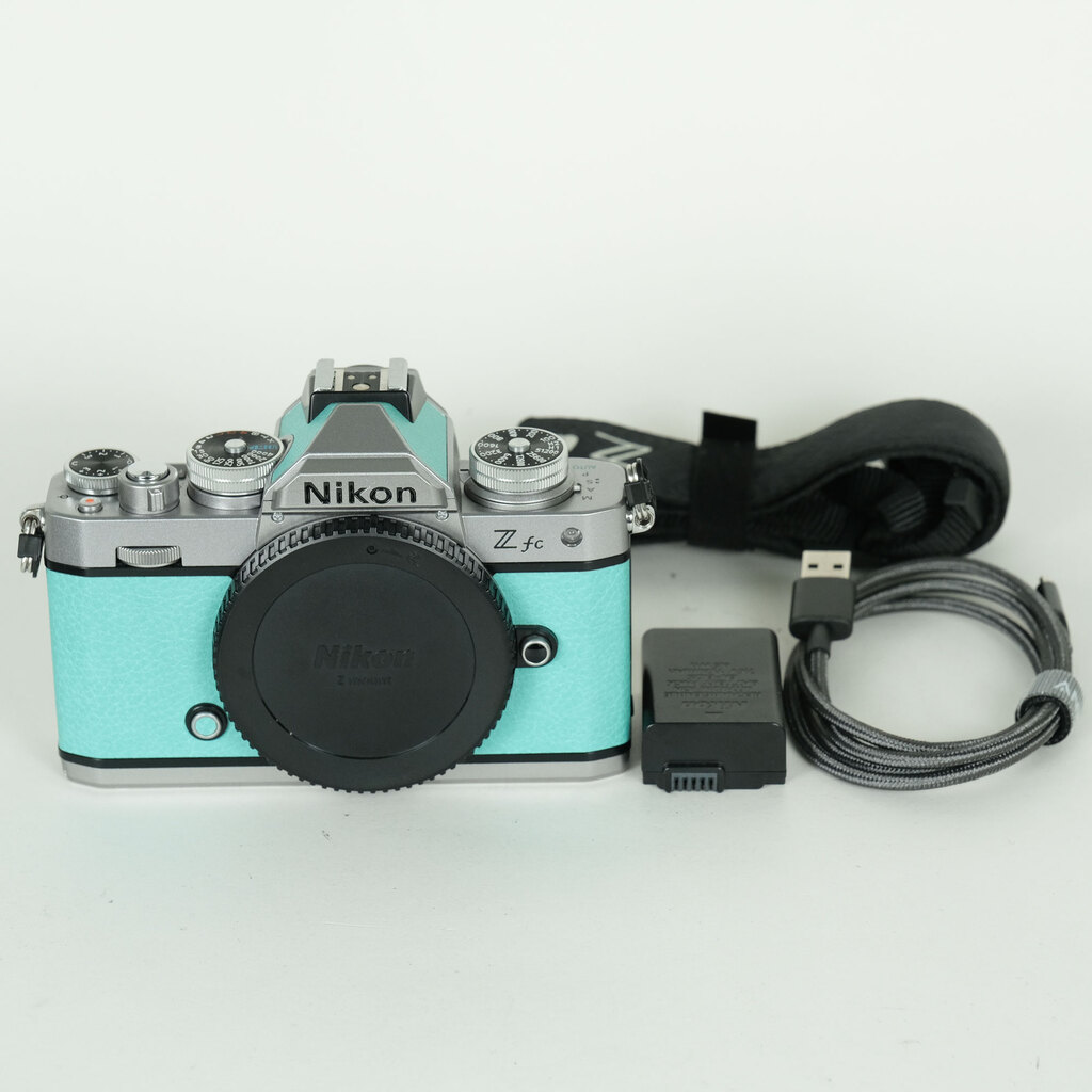 Nikon Z fc ボディ シルバー プレミアムエクステリア張替済み Nikon Z fc ボディ シルバー プレミアムエクステリア張替済み