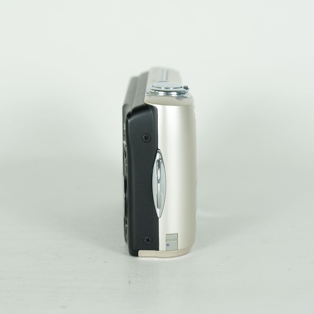 Nikon COOLPIX L22 �V���o�[