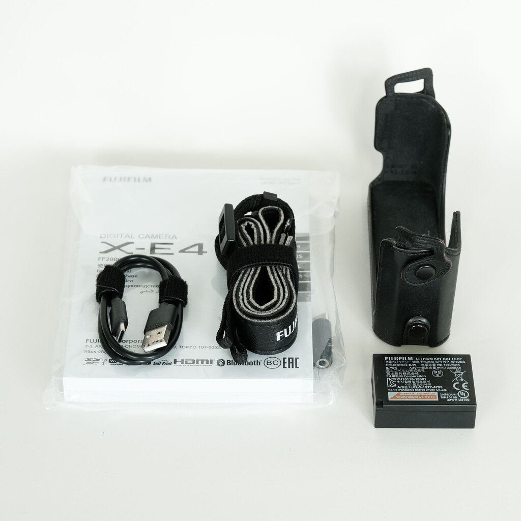 FUJIFILM X-E4 FUJIFILM X-E4
