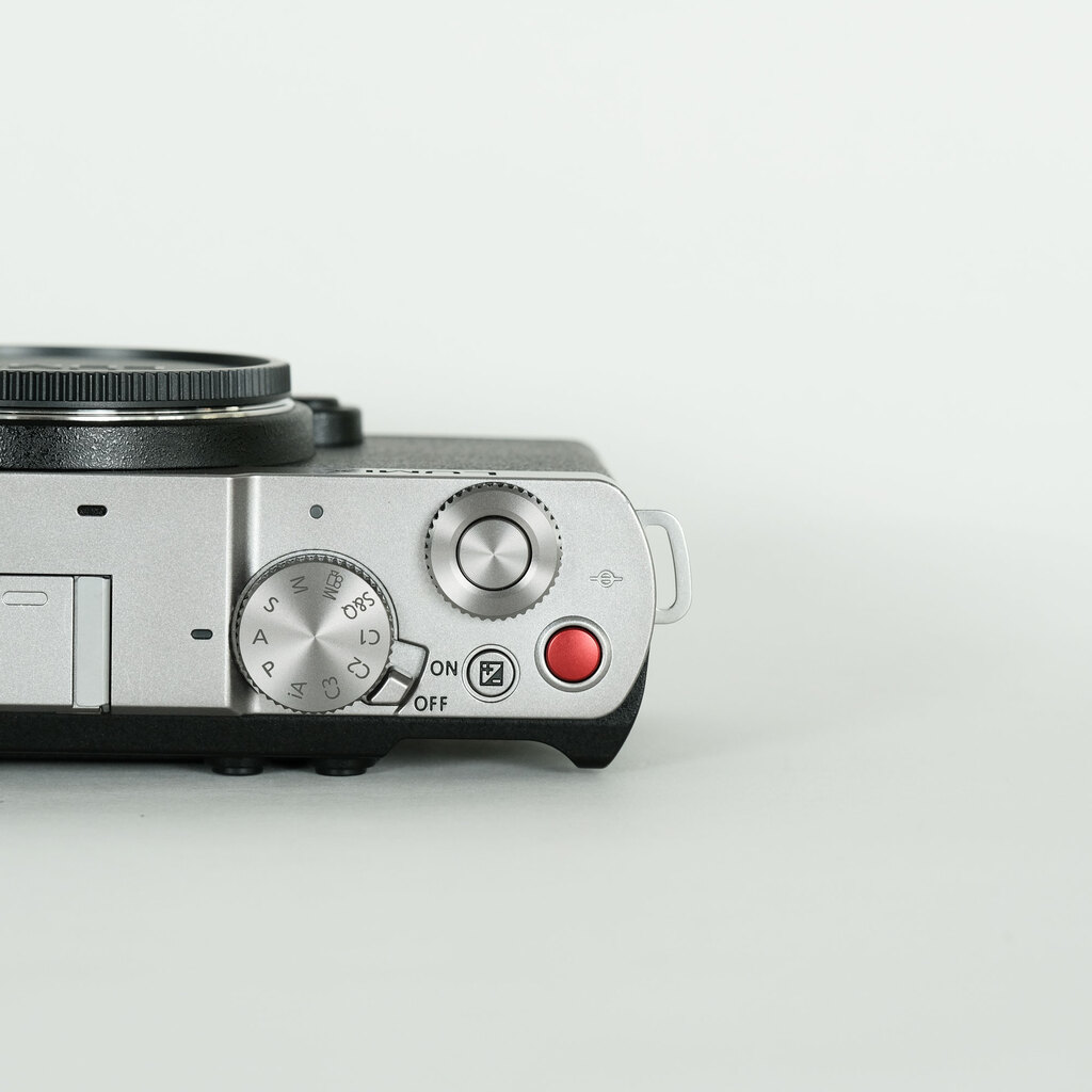 Panasonic LUMIX DC-S9