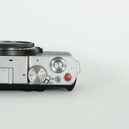 Panasonic LUMIX DC-S9