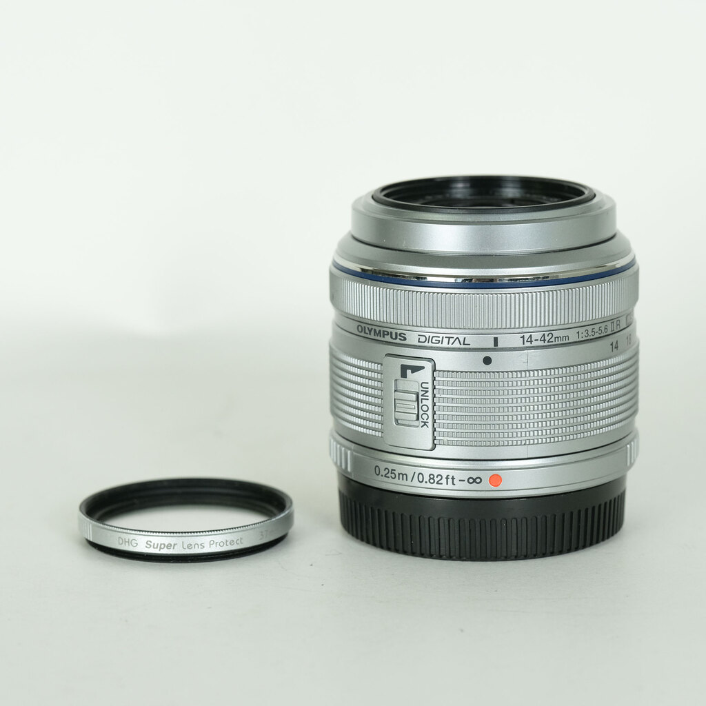OLYMPUS M.ZUIKO DIGITAL 14-42mm F3.5-5.6IIR シルバー