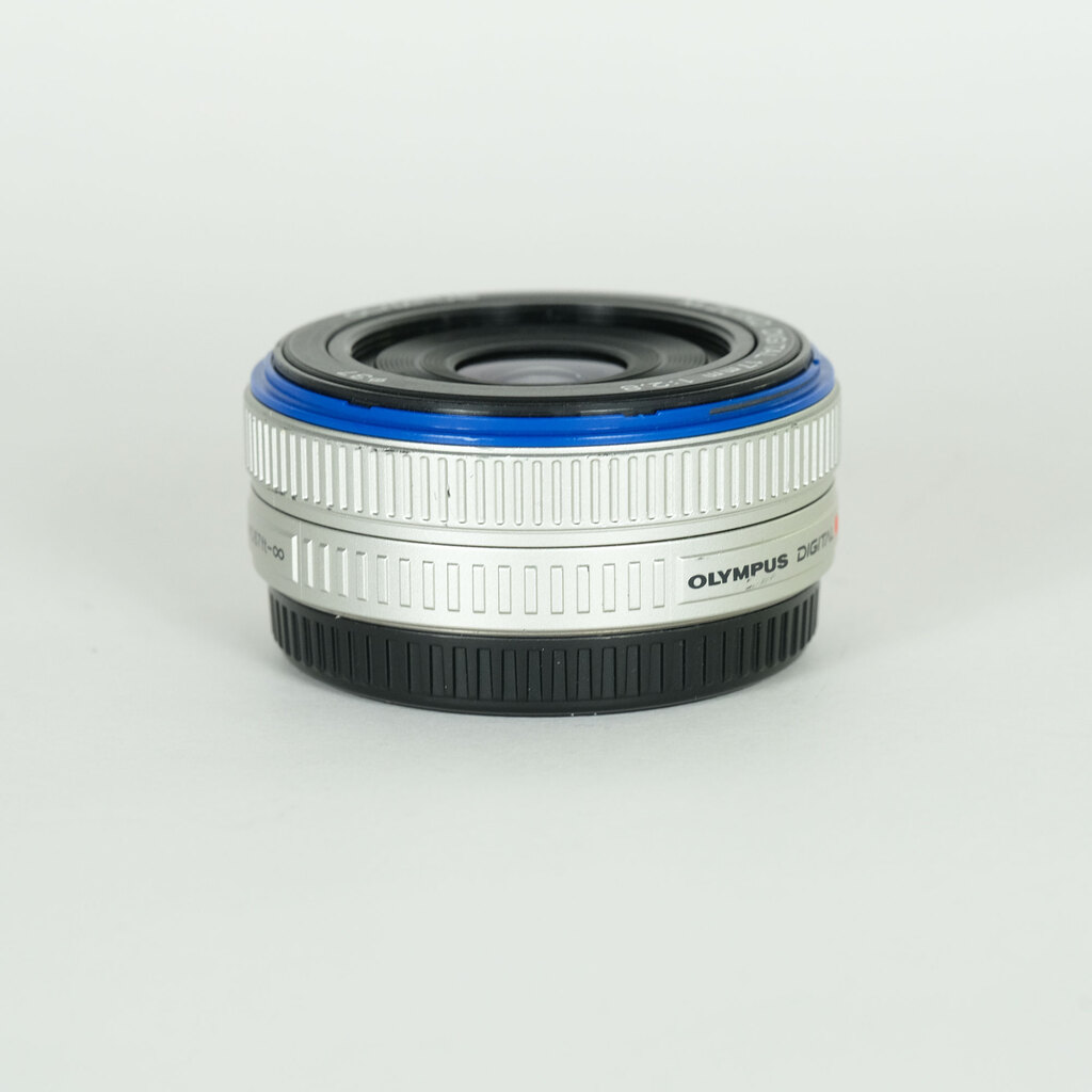 OLYMPUS M.ZUIKO DIGITAL 17mm F2.8 シルバー