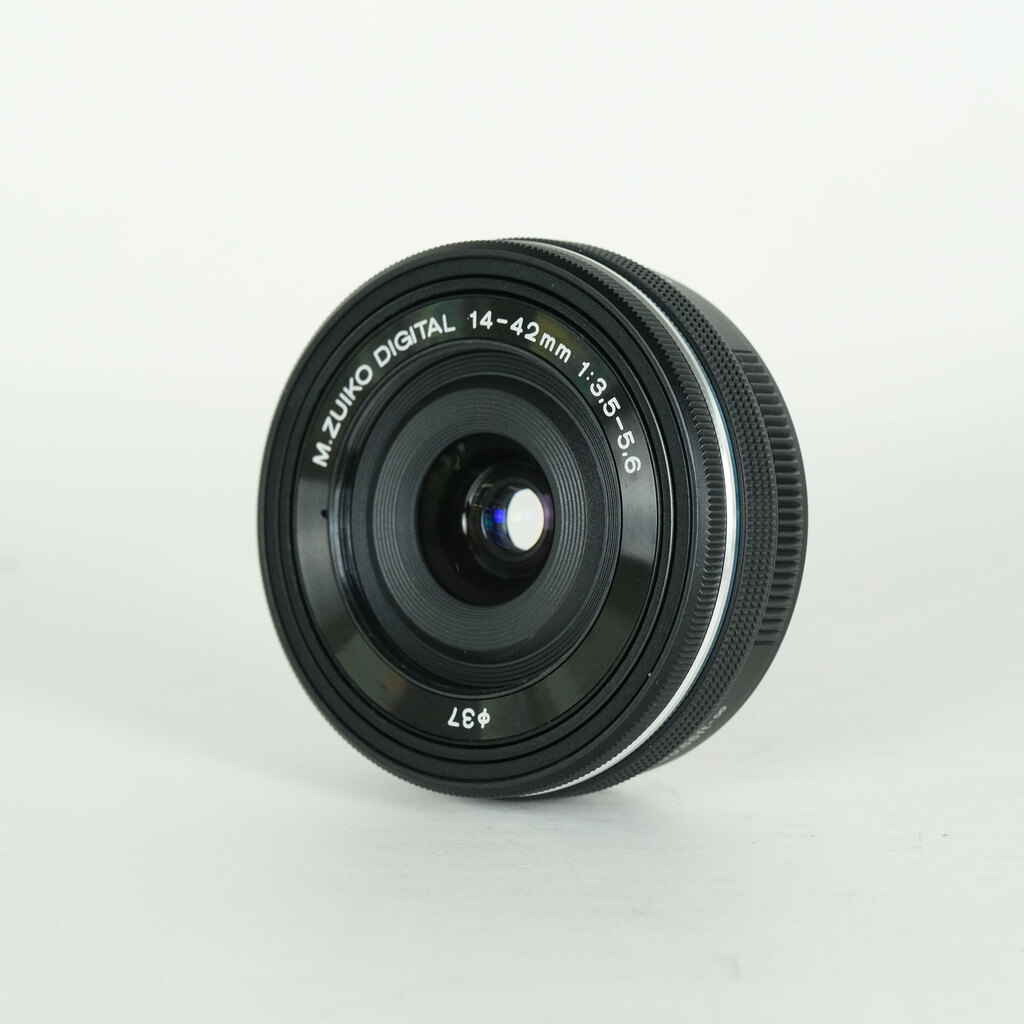 OM SYSTEM M.ZUIKO ED 14-42mm F3.5-5.6 EZ ブラックの出品 | ONE