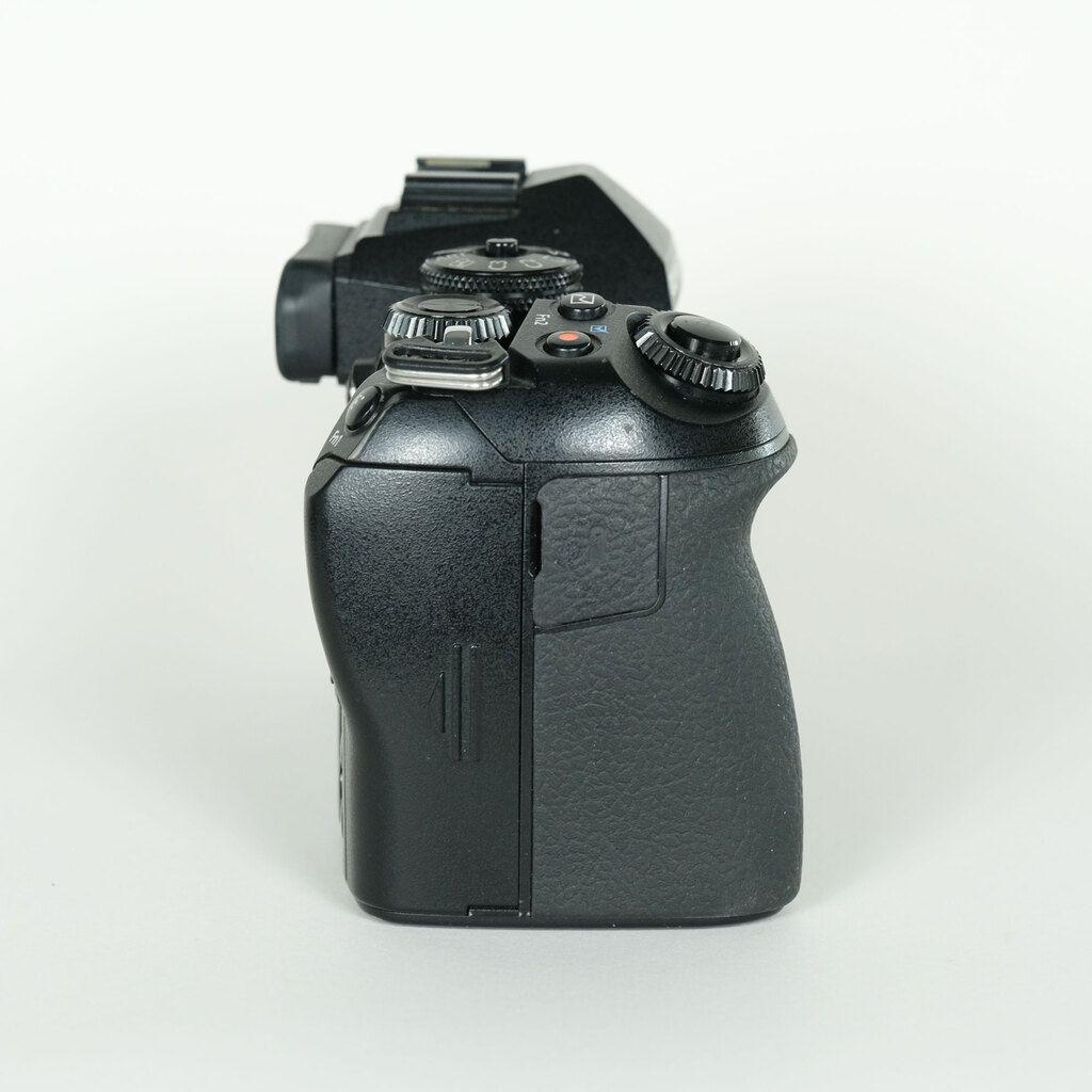 OLYMPUS OM-D E-M1 Mark II OLYMPUS OM-D E-M1 Mark II