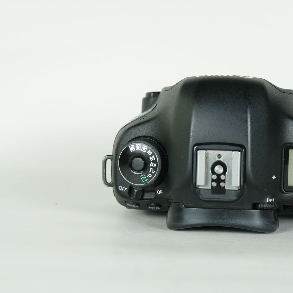 Canon EOS 5D Mark III Canon EOS 5D Mark III