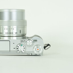 Nikon Nikon1 J5 標準パワーズームレンズキット シルバー Nikon Nikon1 J5 標準パワーズームレンズキット シルバー