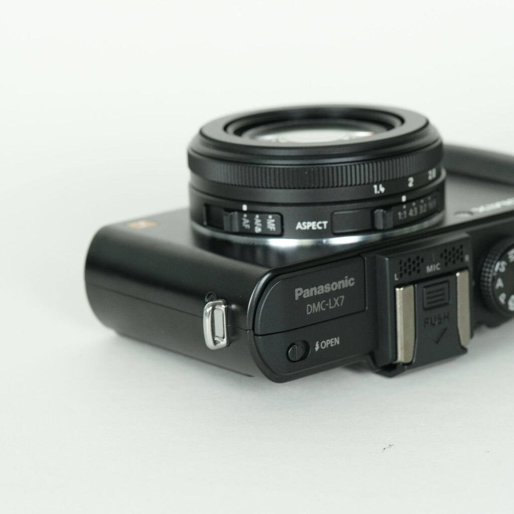 Panasonic LUMIX DMC-LX7-K ブラックの出品 | ONE SCENE（ワンシーン）