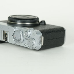 FUJIFILM X-E4