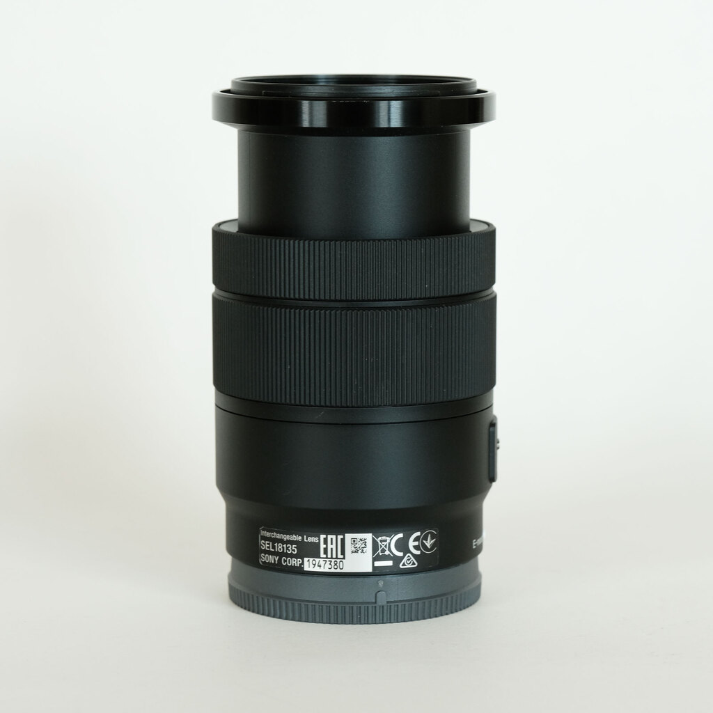 SONY SEL18135 18-135mm 新品レンズです。 カメラレンズ E 18-135mm F3.5-5.6 OSS APS-C用 ブラック SEL18135