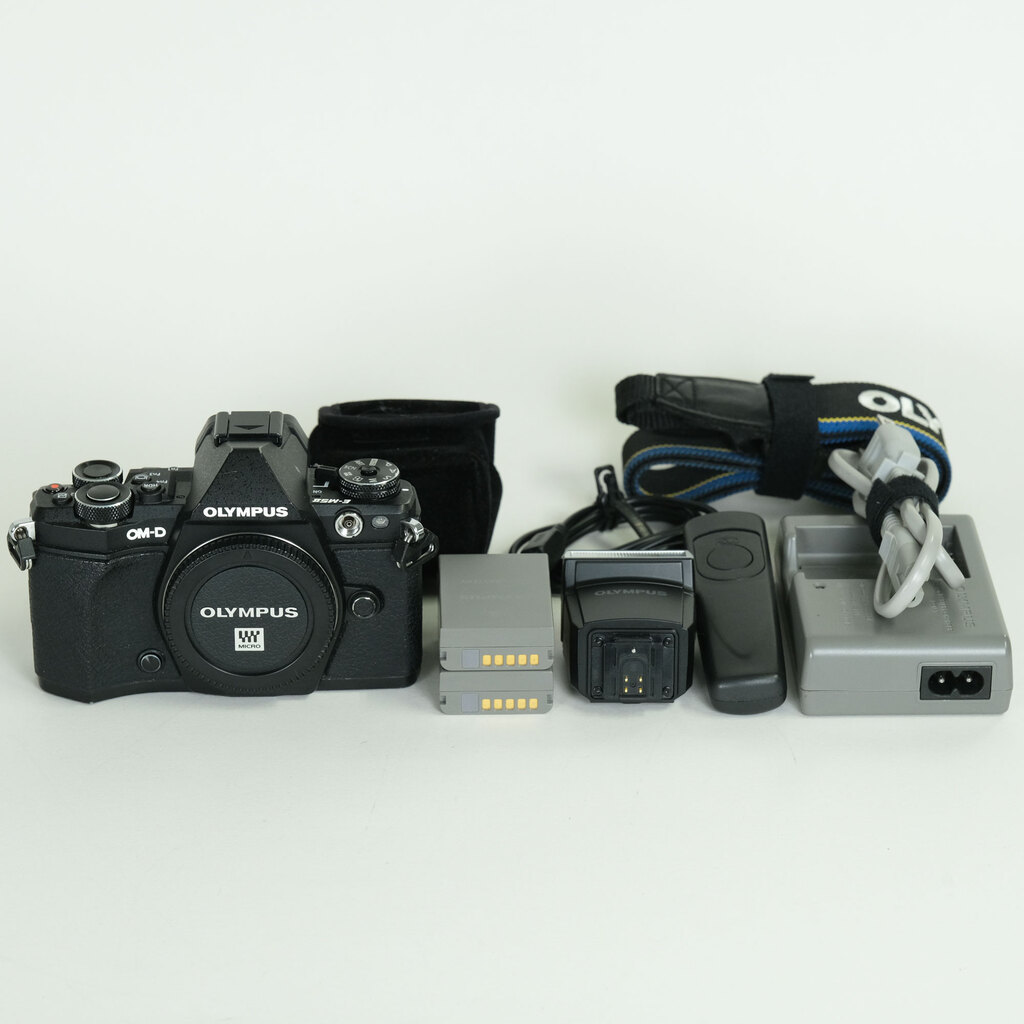 OLYMPUS OM-D E-M5 Mark II