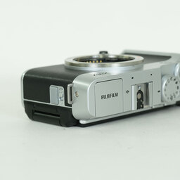 FUJIFILM X-A7 ボディ シルバー