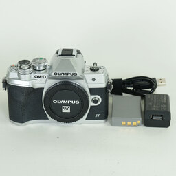 OLYMPUS OM-D E-M10 Mark IV