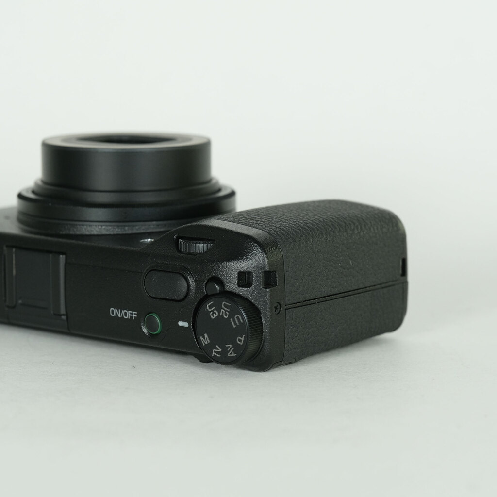 RICOH GR IIIの出品 | ONE SCENE（ワンシーン）