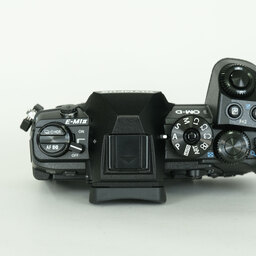 OLYMPUS OM-D E-M1 Mark II OLYMPUS OM-D E-M1 Mark II