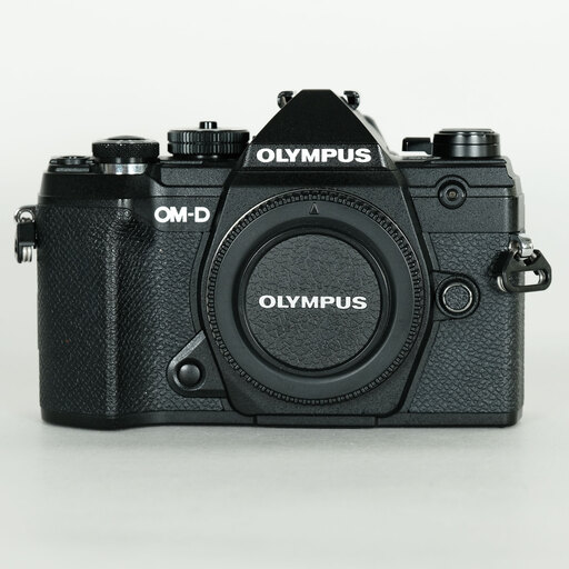 OLYMPUS OM-D E-M5 Mark III