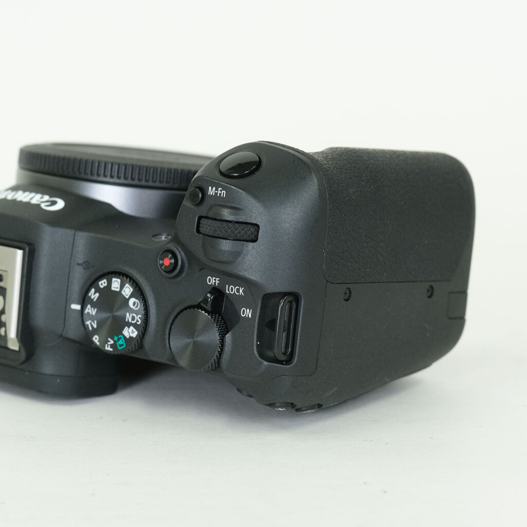 Canon EOS R8