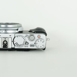 FUJIFILM X70 シルバー