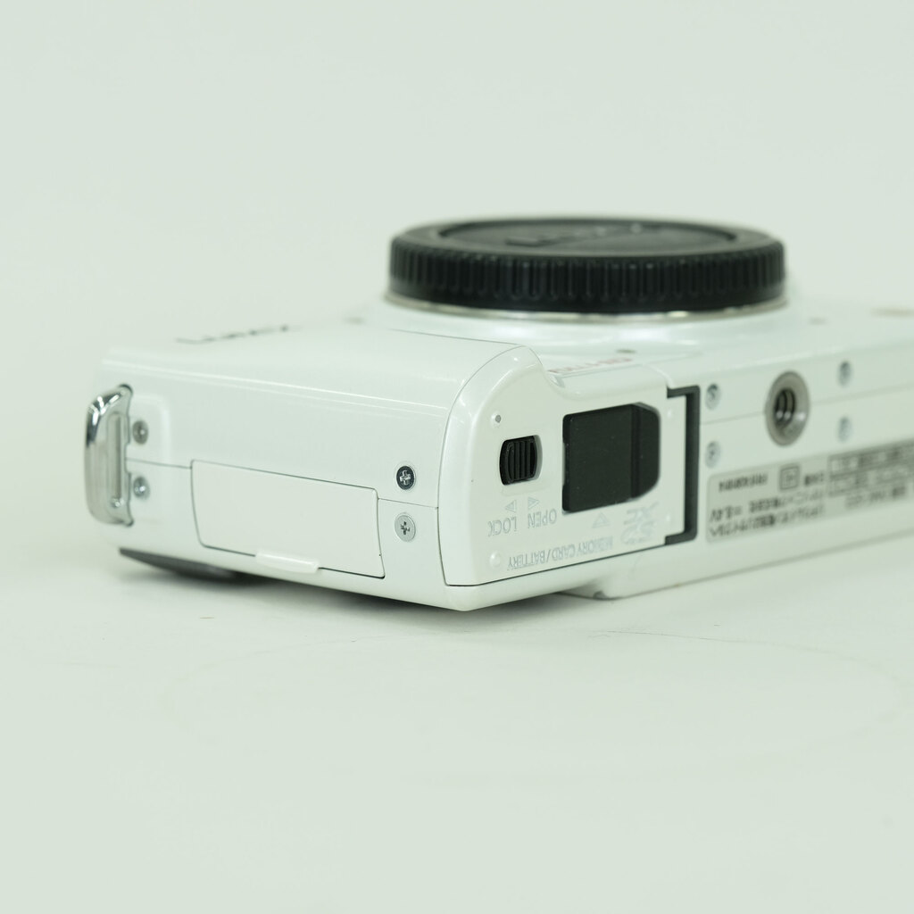 Panasonic LUMIX DMC-GF2-K ボディ ホワイト Panasonic LUMIX DMC-GF2-K ボディ ホワイト