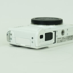 Panasonic LUMIX DMC-GF2-K ボディ ホワイト Panasonic LUMIX DMC-GF2-K ボディ ホワイト