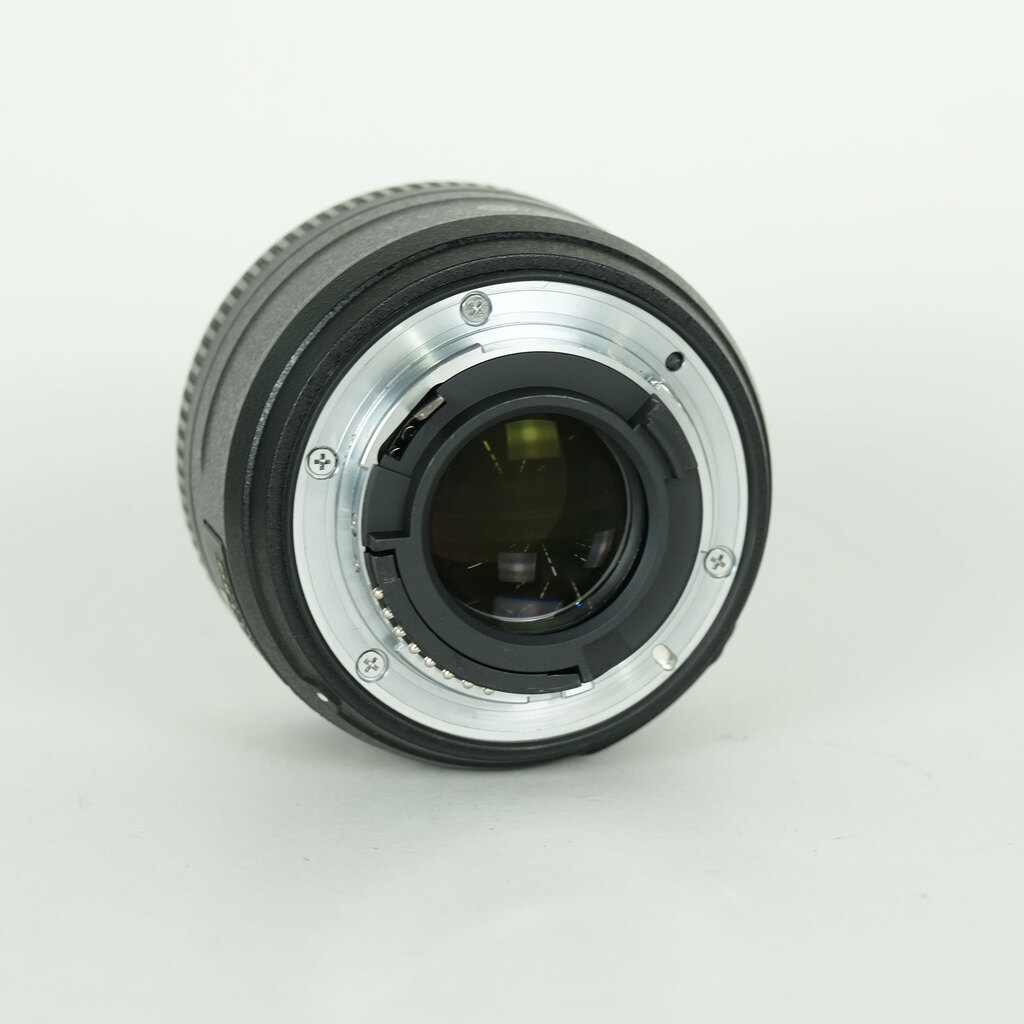 Nikon AF-S DX NIKKOR 35mm f/1.8G Nikon AF-S DX NIKKOR 35mm f/1.8G